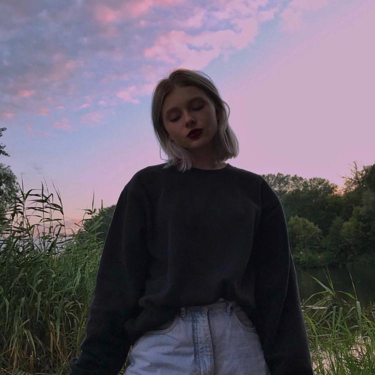 6686体育app铁牌作者Lilly