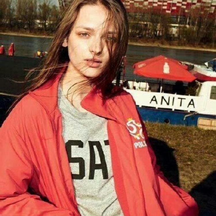 6686体育app海外作者几纸情书