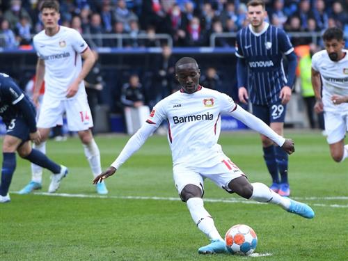 B. 勒沃库森 vs 波鸿