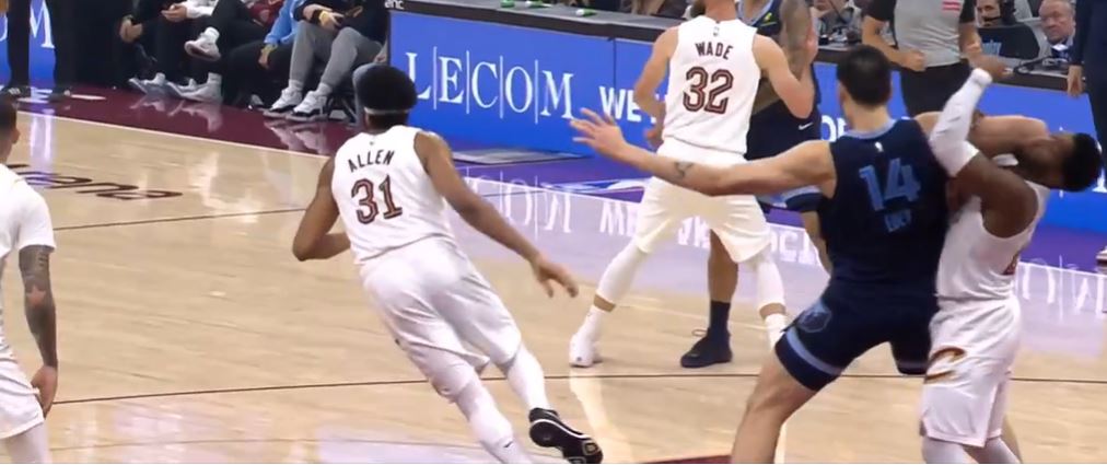 小贾伦·杰克逊首节10分，灰熊领跑位骑士4分